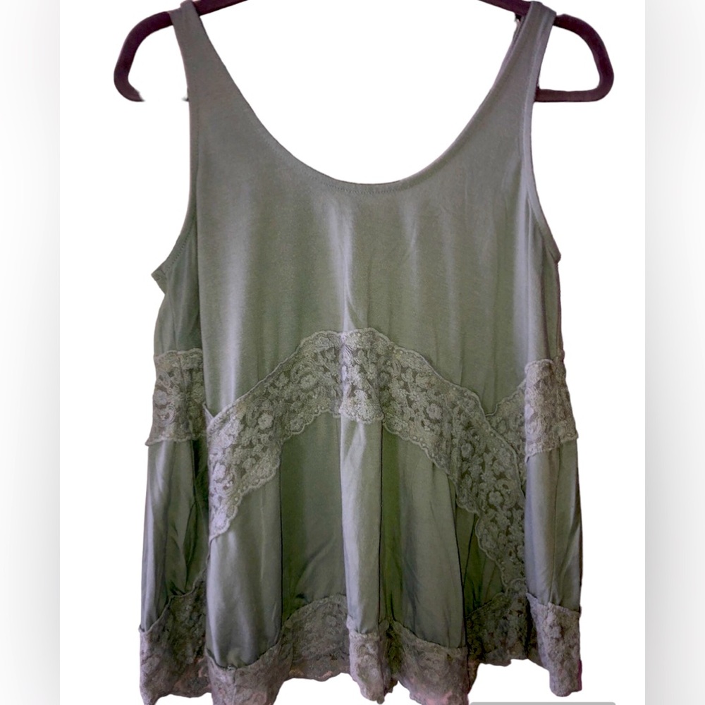 Large Rue 21 Tank-Top
